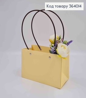 Флористическая сумочка глянцевая БЛЕДО-ЖЕЛТАЯ, для цветов и подарков, с пластиковыми ручками 22*13*9см 364014 фото