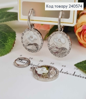 Сережки кільця, підвіски "LV", з білою емалькою, камінцями, 1,5см, срібного кольору, сталь Stainless 240574 фото