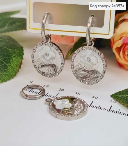 Сережки кільця, підвіски "LV", з білою емалькою, камінцями, 1,5см, срібного кольору, сталь Stainless 260047 фото 1