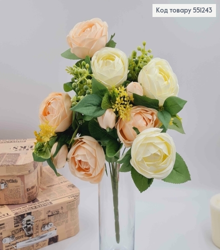 Композиція "Букет БІЛІ  та ПУДРОВІ троянди Камелія з зеленим декором", висотою 46см  551243 фото 1