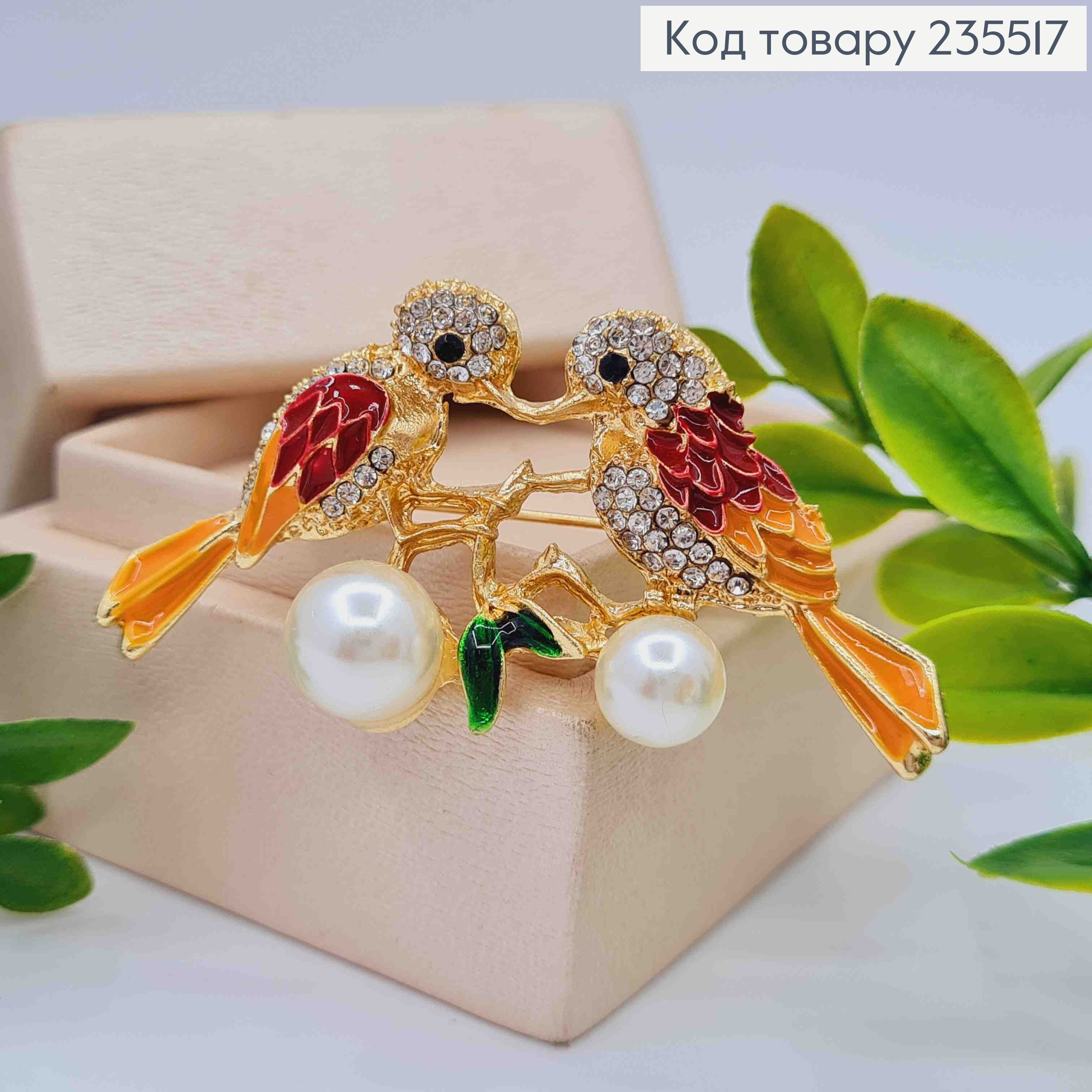 Брошь металл "ПТИЦЫ" с Блестящими камнями и Жемчужинами, 5,5см, с Желтыми хвостами, Золотая 235517 фото 2