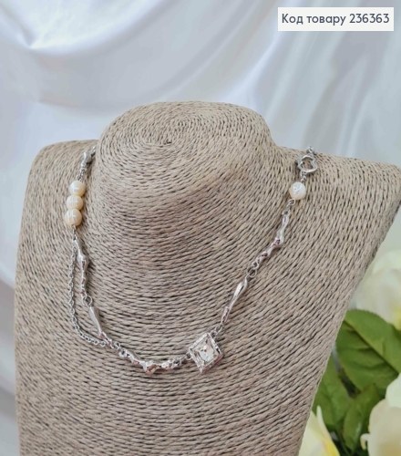 Підвіска на шию, комбінована з перлинками, ланцюжками та білим камінцем, довж. 45+5см 236363 фото 1