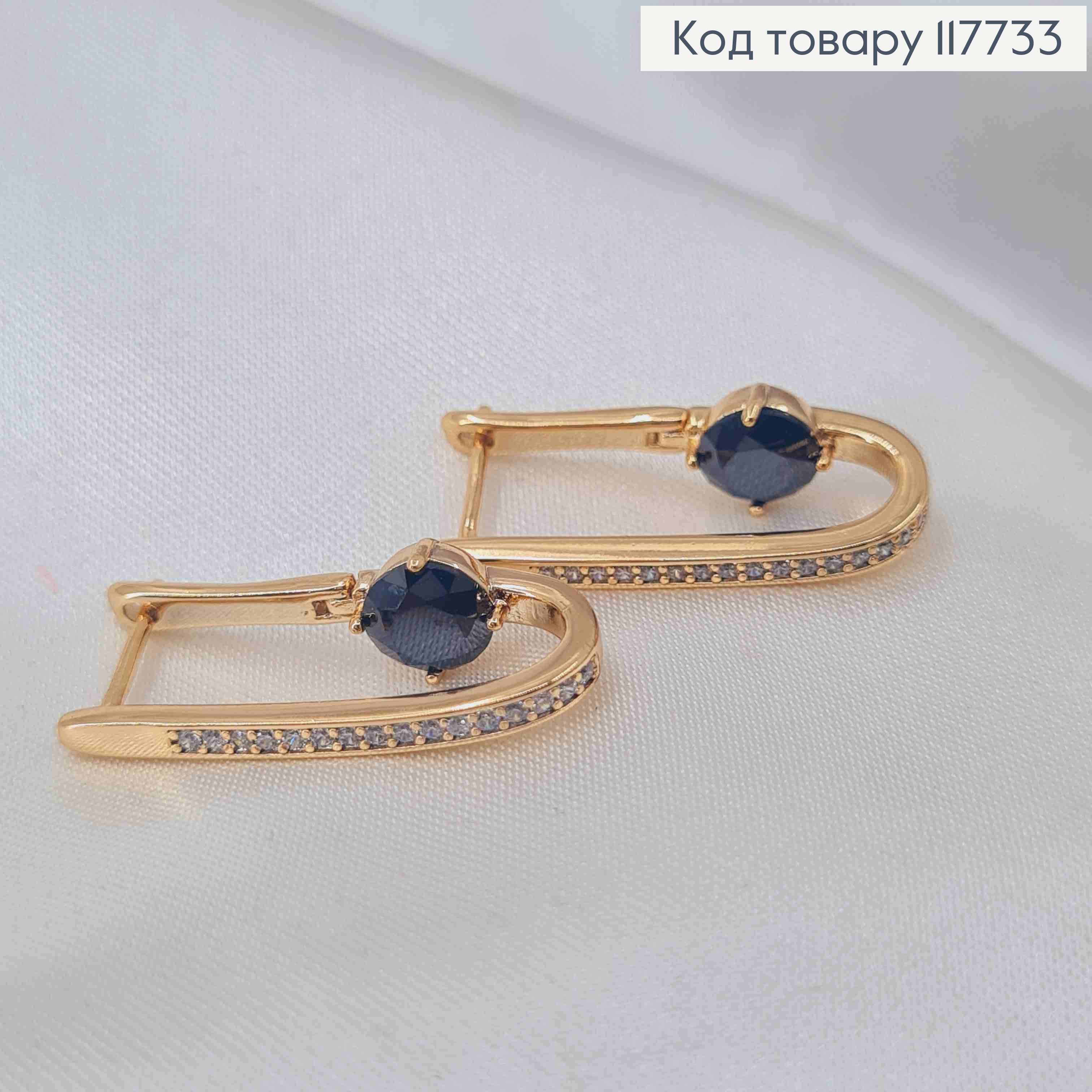 Серьги стрелы с камнями в один ряд и черным камнем в середине, 2,3см, англ застежка, XUPING 18K 117733 фото 1