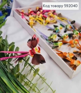 Флористическая заколка, 6,5см, Птичка двухцветная с пятнышками, длинным хвостиком и перьями, в ассорт. 592040 фото