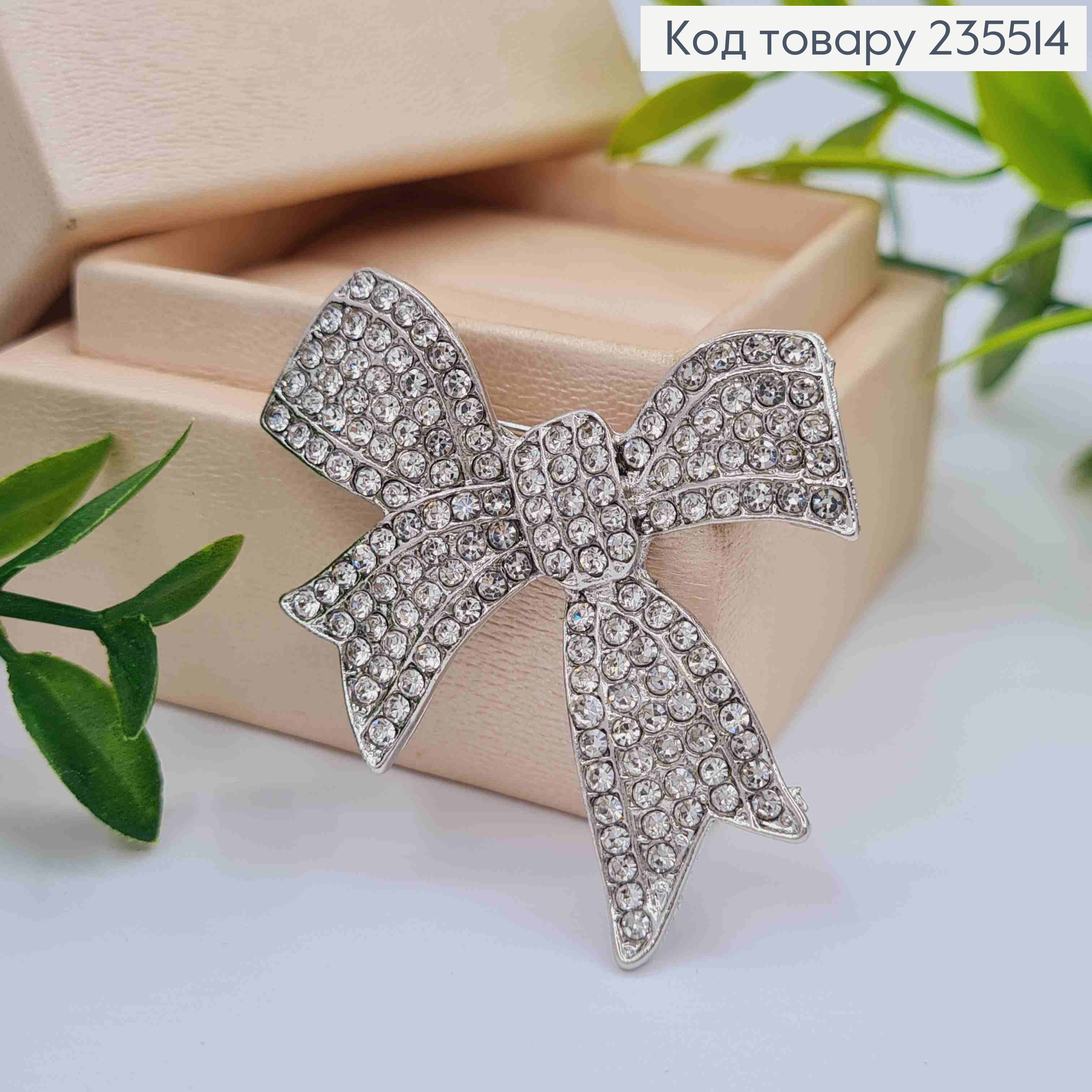 Брошь металл "БАНТИК" украшена Блестящими камешками, 4*4,5см, Серебряного цвета 235514 фото 1