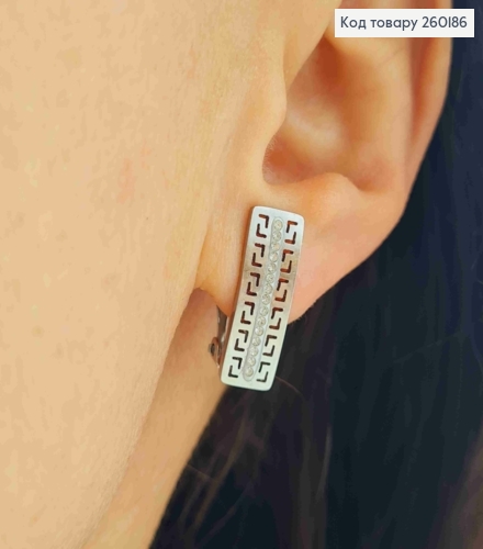 Сережки кліпси срібного кольору, ВЕРСАЧЕ з Блискучими камінцями, 2*0,6см, Stainless Steel 260186 фото 1