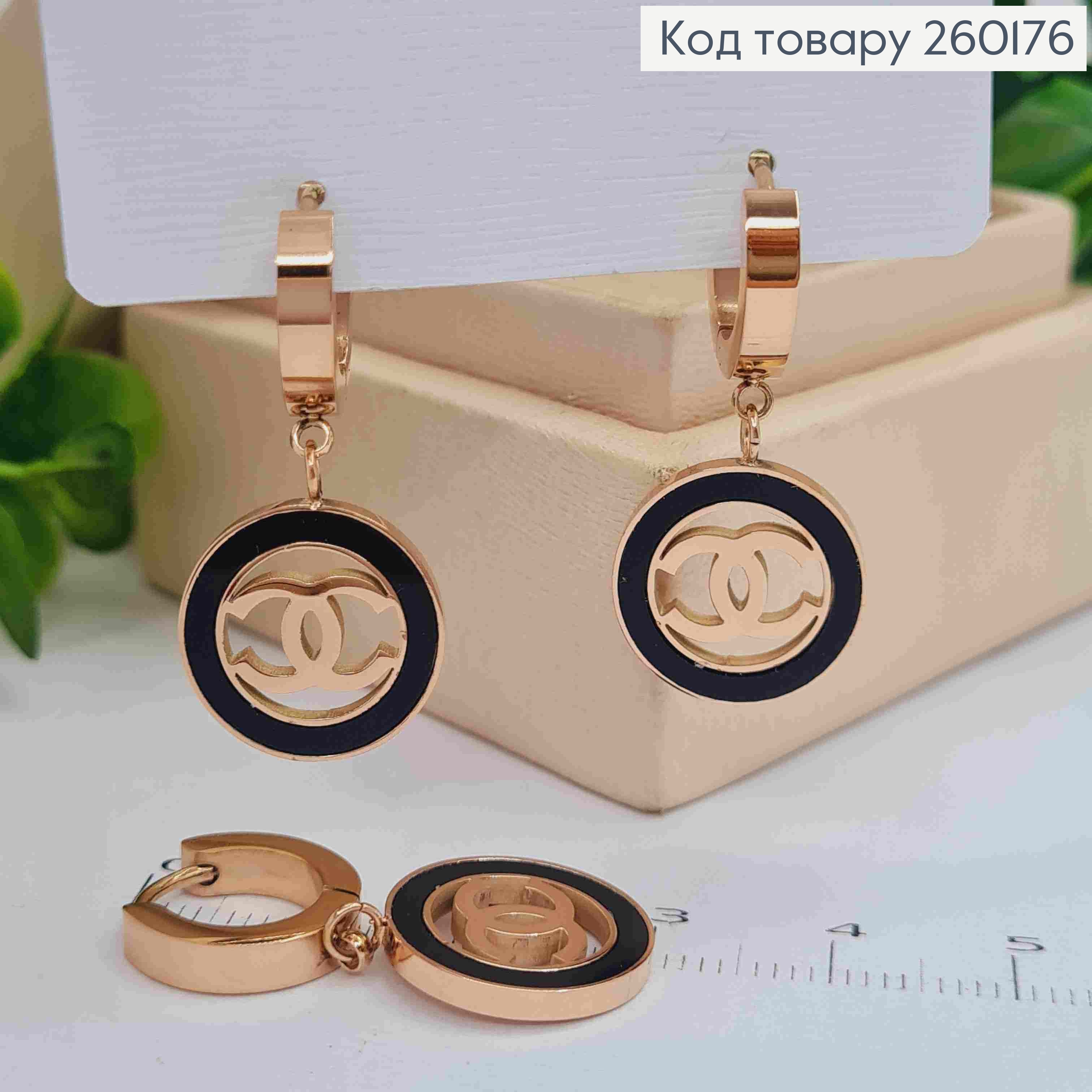 Серьги кольца, медного цвета, с подвеской "ШАНЕЛЬ" (1,5см), диаметр 1,3см, сталь Stainless Steel 260176 фото 2