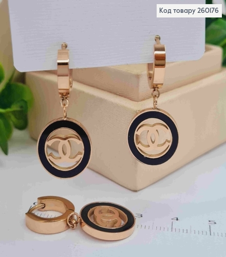 Серьги кольца, медного цвета, с подвеской "ШАНЕЛЬ" (1,5см), диаметр 1,3см, сталь Stainless Steel 260176 фото 2