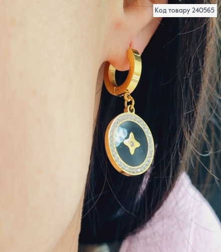 Серьги кольца, подвеска "LV" с черной эмалью, в камешках, 1,5см, лимонные, сталь Stainless Steel 260039 фото 3