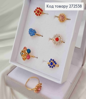 Набір перстнів (6шт) в коробочці   золотого  кольору з камінцями та регуляцією розміру    в асорт. 272538 фото