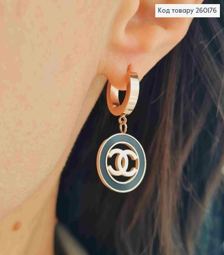 Серьги кольца, медного цвета, с подвеской "ШАНЕЛЬ" (1,5см), диаметр 1,3см, сталь Stainless Steel 260176 фото 1