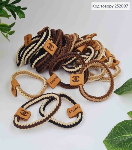 Резинка 5,5см, плетеная косичка с бирочкой с известными брендами. цвета в ассорт. 252097 фото 1