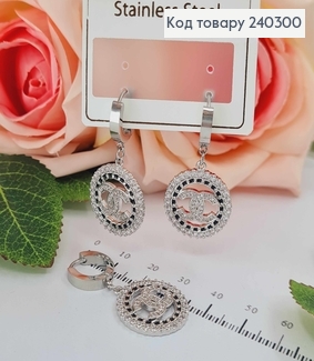 Серьги кольца, серебряного цвета, с подвеской "Шанель", 2см., в ободке в камнях, сталь Stainless Steel 240300 фото