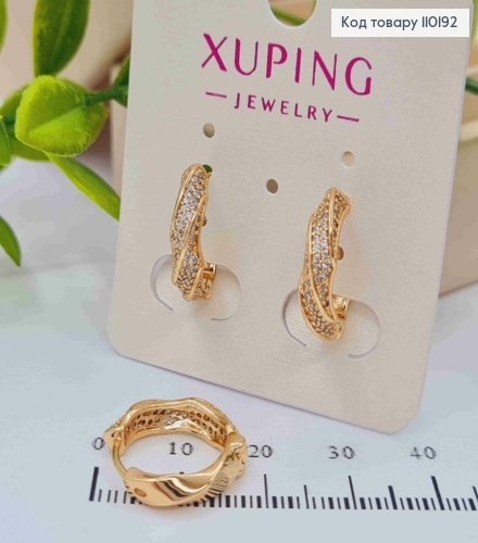 Сережки кільця Кручені прикрашені блискучими камінцями, діаметр 1,5см, Xuping 18К 110192 фото 2
