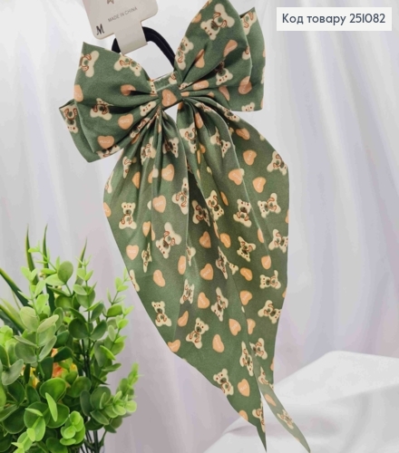 Бант ОЛИВКОВОГО кольору з принтом Ведмедики, на резинці 4см, тканина атлас, розмір 15*30см 251082 фото 1