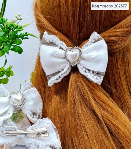 Бант БЕЛЫЙ с Сердцем в камешках, на заколке 6см, ткань кружево, размер 9*6см, руч. 262377 фото 1