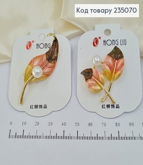 Брошь металл золотой Листик с камнями и жемчужиной 235070 фото