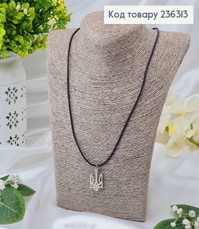 Каучук с подвеской Трезубцем серебряного цвета 2,5см, дл. 50+4см 236313 фото