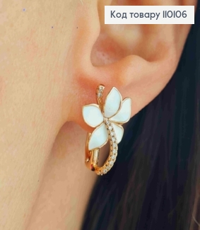 Серьги "Цветок" с Белой эмалью и Блестящими камешками, дл. 2см, английская застежка, Xuping 18K 110106 фото