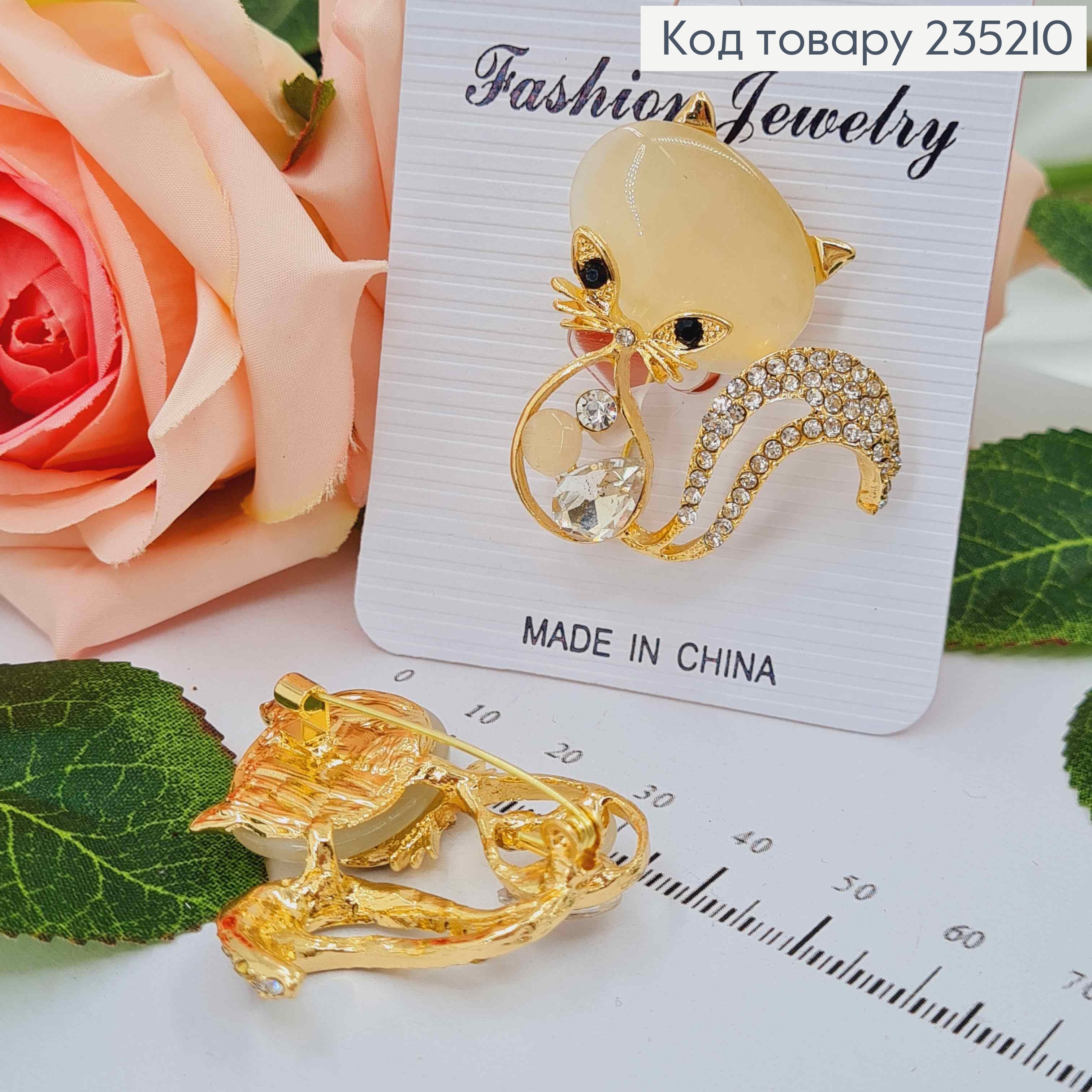 Брошь металл, "Киса", золотого цвета, с камнями, 4,5см 235210 фото 1