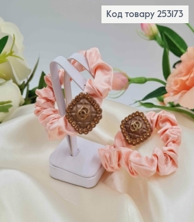 Резинка жатка 6см, Рожевого кольору, з квадратною пластинкою "Гуччі" з камінцями 253173 фото