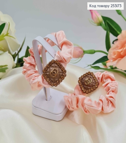 Резинка жатка 6см, Рожевого кольору, з квадратною пластинкою "Гуччі" з камінцями 253173 фото 1