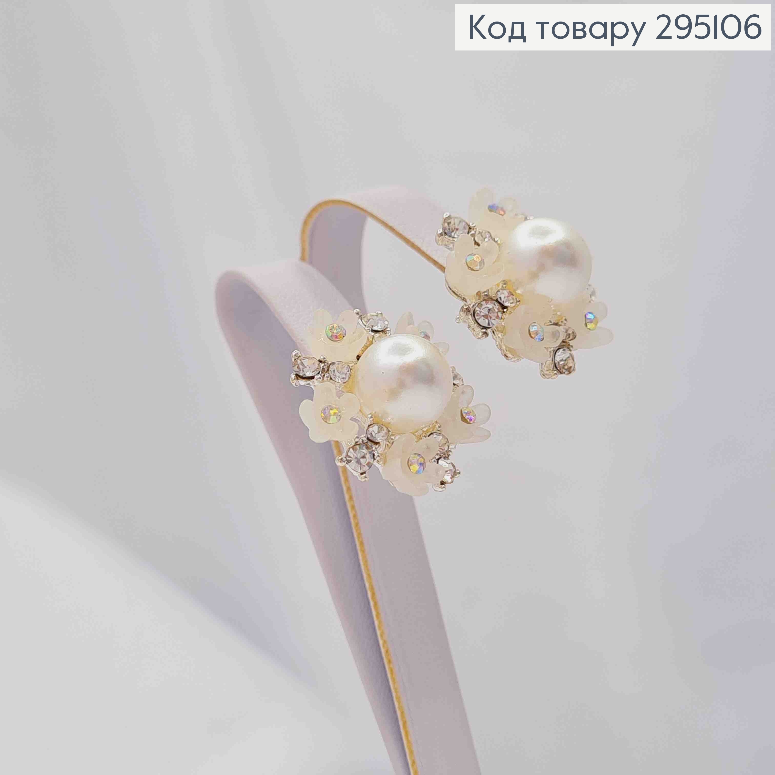 Серьги гвоздики, серебряного цвета, "5 цветочков" с жемчужиной и камешками 295106 фото 2