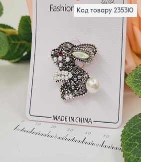 Брошь ЗАЙЧИК в каминах и бусинках, 3*2,5см 235310 фото