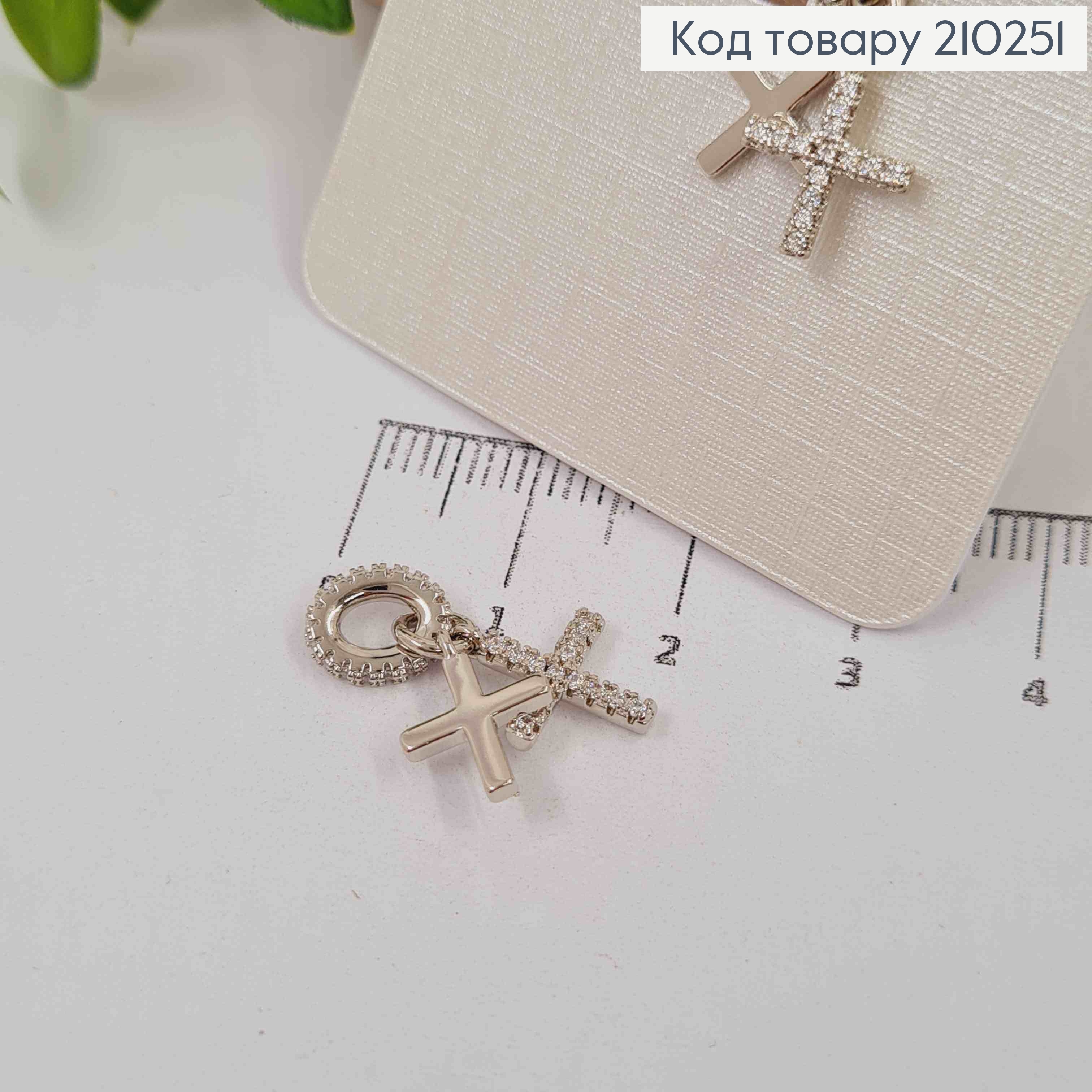 Два крестика родованные на овальной подвеске украшены Блестящими камешками, 2*0,8см, Xuping 210251 фото 2