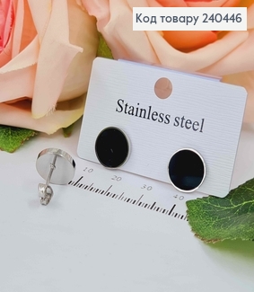 Серьги гвоздики, серебряного цвета, круглые с черной эмалью, сталь Stainless Steel 240446 фото