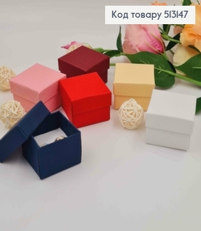 Коробка однотонная с тиснением, 5*5*3,5см, цвета в ассорт. 513147 фото