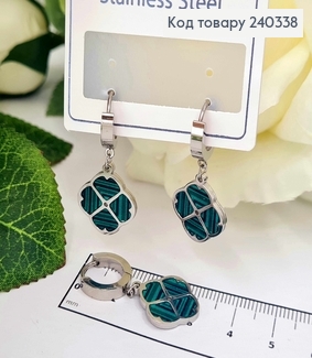 Серьги кольца 1cм, четырехлистник с зеленой полосатой эмалью, Сталь Stainless Steel 240338 фото