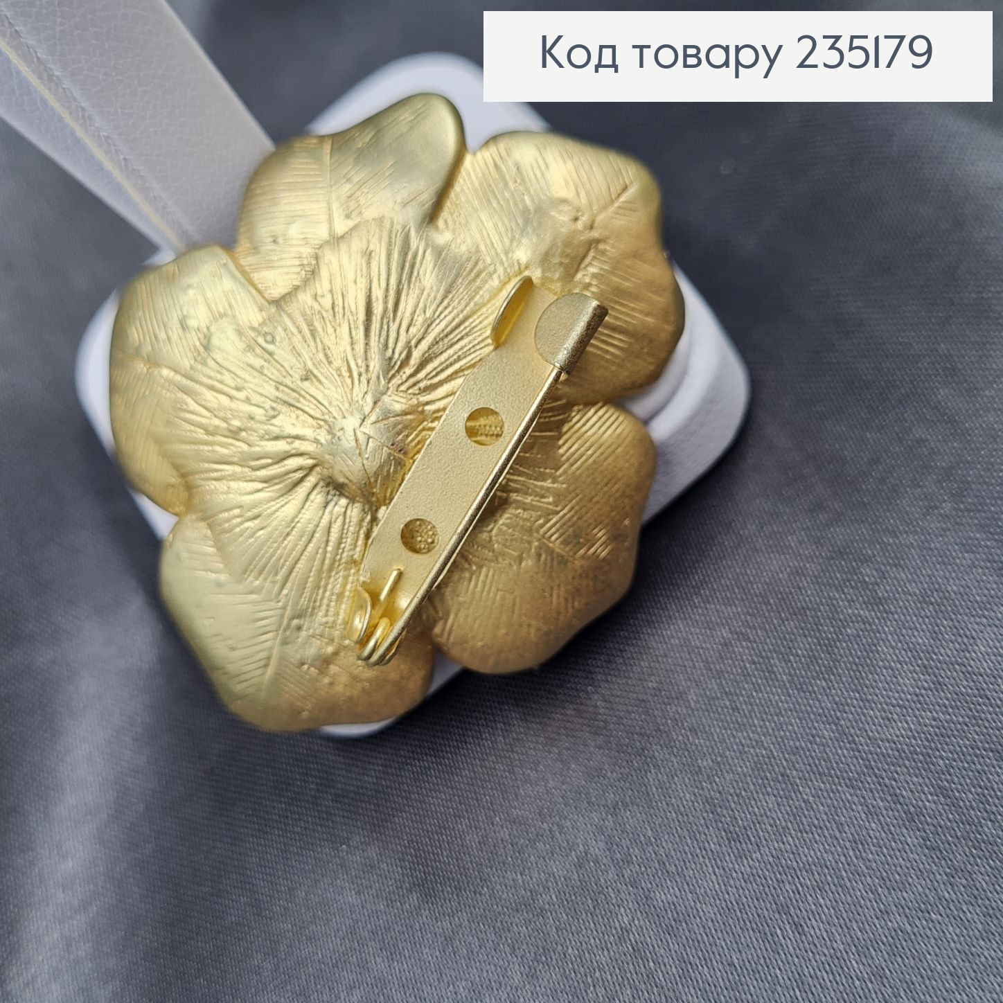 Брошка метал Цветок золото с жемчужиной и камушками 4х4см 235179 фото 2