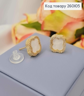 Серьги гвозди, Van Cleef с перламутровой эмалью, 1,35см, Золотого цвета, Сталь, MOOELII 260105 фото