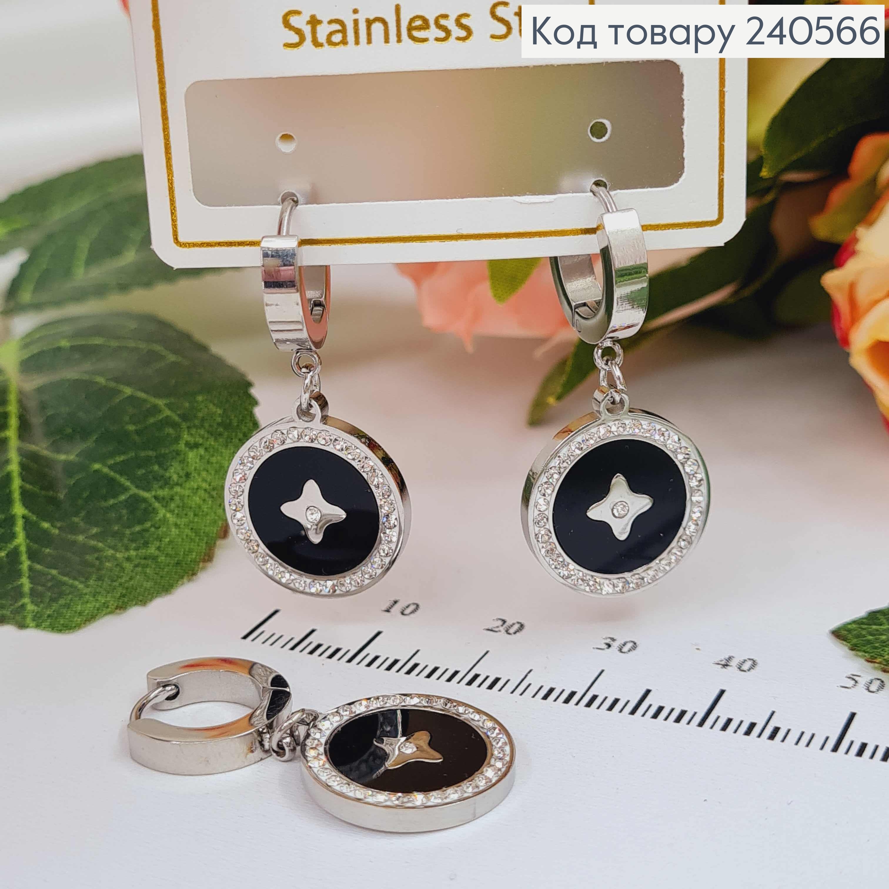 Серьги кольца, подвеска "LV" с черной эмалью, в камешках, 1,5см, серебряного цвета, сталь Stainless Steel 260040 фото 1