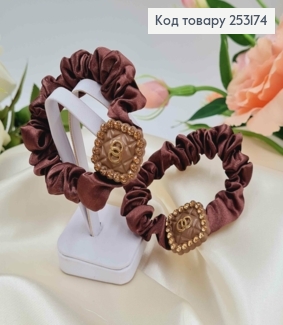 Резинка жатка 6см, Коричневого кольору, з квадратною пластинкою "Гуччі" з камінцями 253174 фото