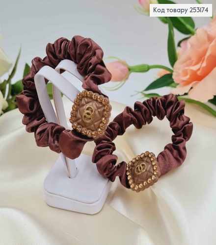 Резинка жатка 6см, Коричневого кольору, з квадратною пластинкою "Гуччі" з камінцями 253174 фото 1
