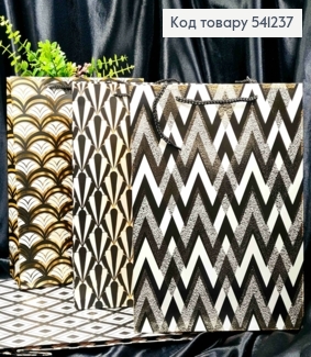 Пакет бумажный с геометрическим рисунком и золотым тиснением, 32*26*10см, в ассортименте 541237 фото