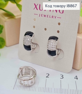 Серьги кольца с блестящими камешками и черной эмалью, шир. 181867 фото
