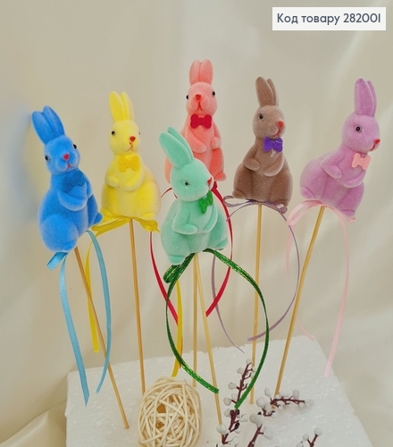 Набір зайців кольорових бархат на дерев'яній палочці 4х6х25 см 282001 фото 1