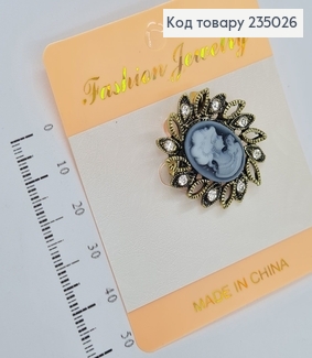 Брошь металл бронзовая Леди с камнями 235026 фото