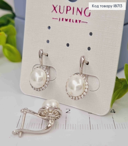 Серьги родованные Жемчужинка в оправе из камней, 1,6см, английская застежка, Xuping 181713 фото 1