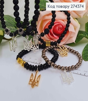 Браслет на резинці, з чорних бусин, різних фігур та підвіскою Гербом, в асорт. 274235 фото