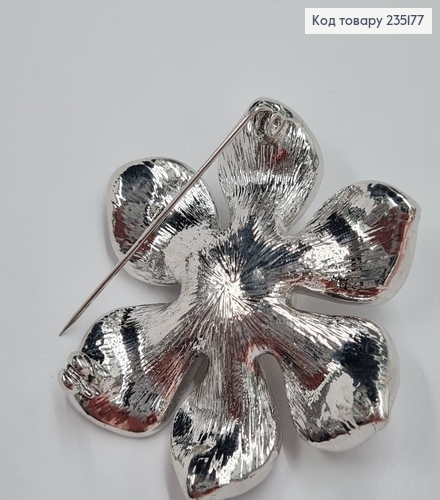 Брошка метал Цветок серебро с камушками и жемчужиной 5х5см 235177 фото 3