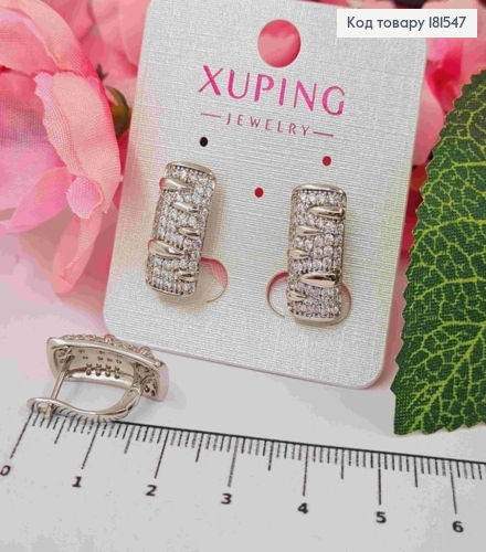 Сережки родованные прямоугольная пластина украшена блестящими камешками, 1,9см, англ. застежка, Xuping 181547 фото 1