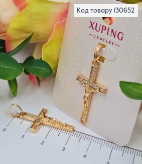 Крестик с распятием украшен камешками, 2,8*1,6см, Xuping 18К. 130652 фото