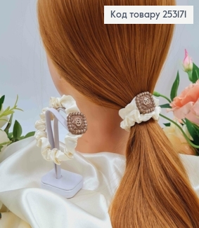 Резинка жатка 6см, Молочного кольору, з квадратною пластинкою "Гуччі" з камінцями 253171 фото