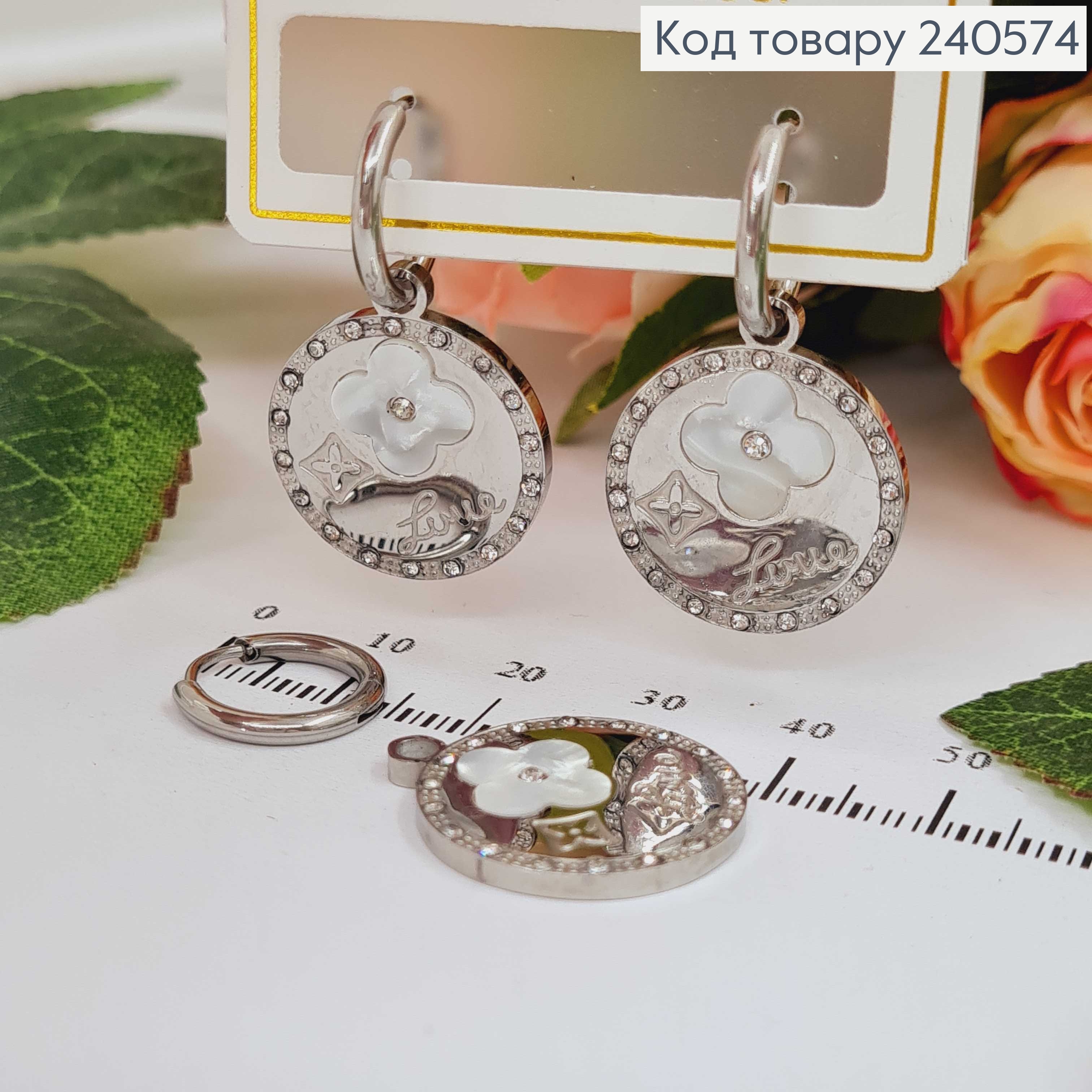 Серьги кольца, подвески "LV", с белой эмалькой, камешками, 1,5см, серебряного цвета, сталь Stainless Steel 260047 фото 1