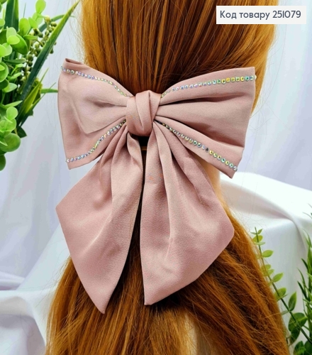 Бант БЛІДО-РОЖЕВОГО кольору зі стразами, на заколці автоматик, тканина атлас, розмір 15*17см 251079 фото 1