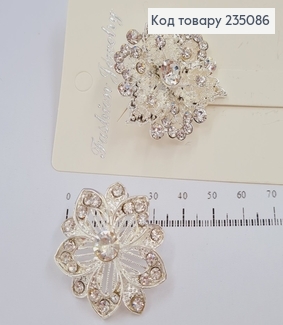 Брошь металл Цветок серебряный с камнями 235086 фото